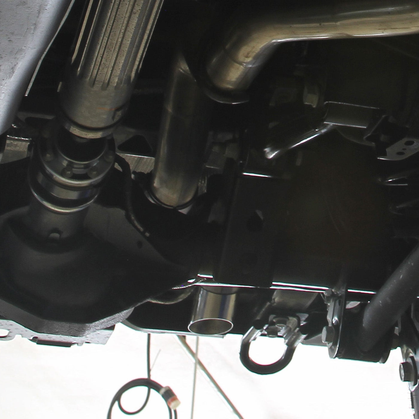 '21-23 Ford Bronco Flowmaster Outlaw Axle-Back High Clearance Exhaust Close-up Display on Vehicle 