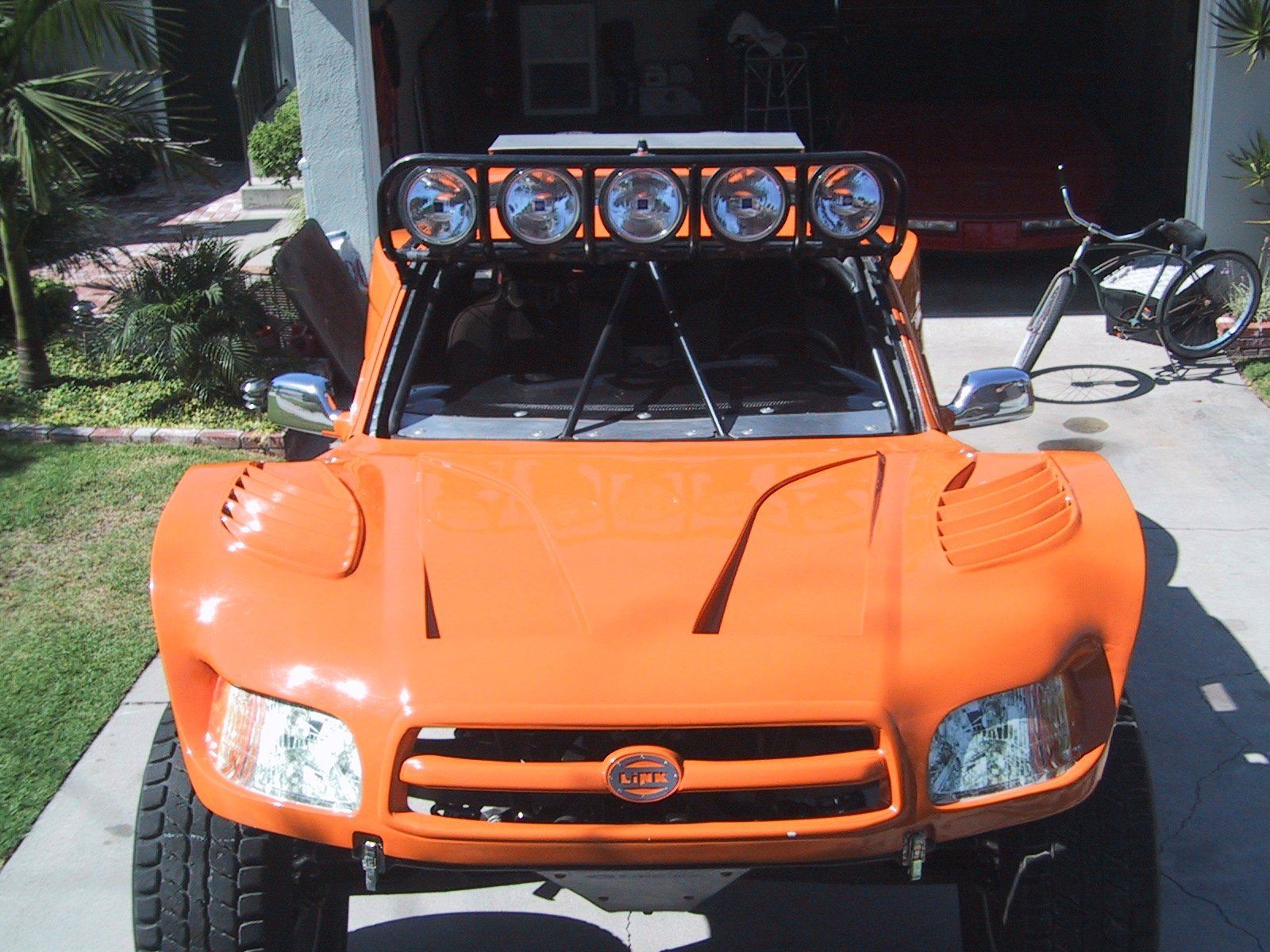 '96-04 Toyota Tacoma Xtreme One-Piece Conversion Kit to 2006 Tundra Fiberglass Fiberwerx (front view)