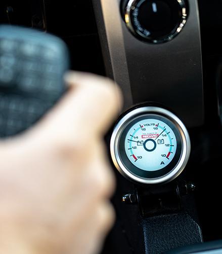 Dual Voltage 52MM Monitoring Gauge Electrical Redarc display