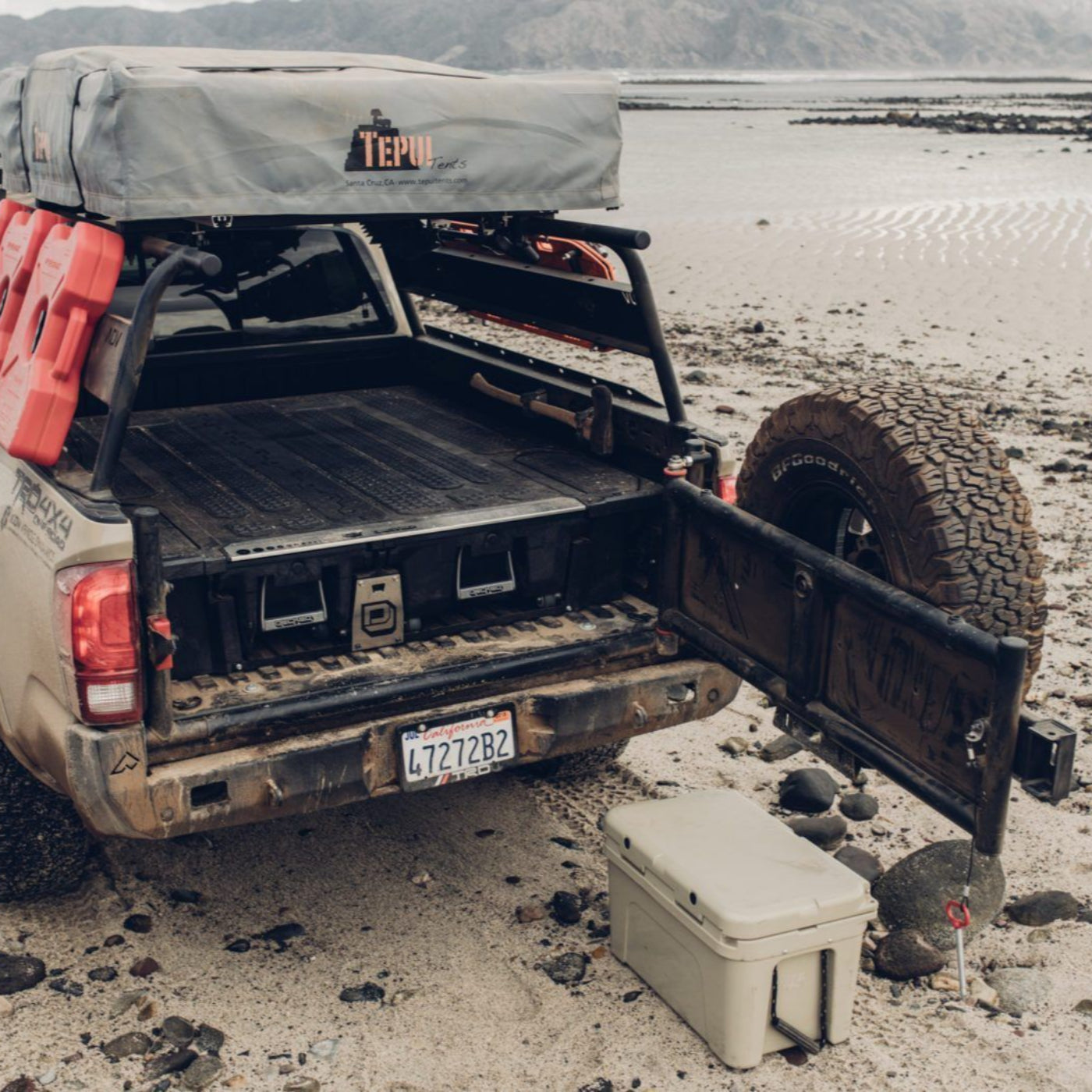 Mid Size Truck Vertical Tiregate Wilco Offroad display