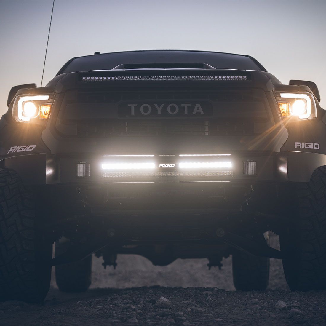 SAE Compliant SR-Series LED Light Bar Lighting Rigid Industries (front view)